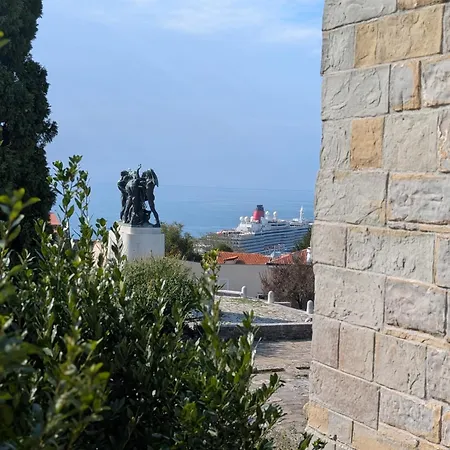 Leia Apartman